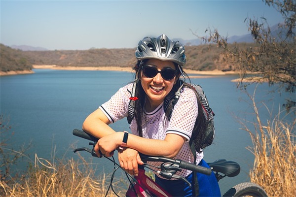 描写一阵微风的句子