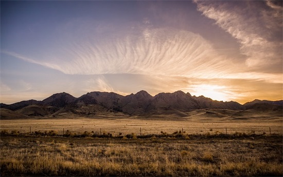 发朋友圈的简短结婚祝福语(不俗气的结婚祝福语)